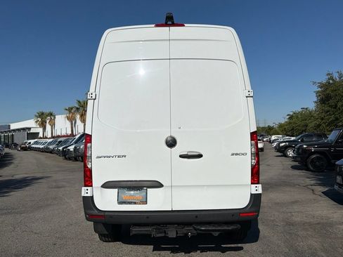 Used 2025 Mercedes-Benz Sprinter 2500 image 8
