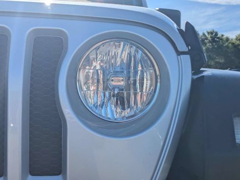 Used 2023 Jeep Wrangler Unlimited Sport AWD/4WD image 9