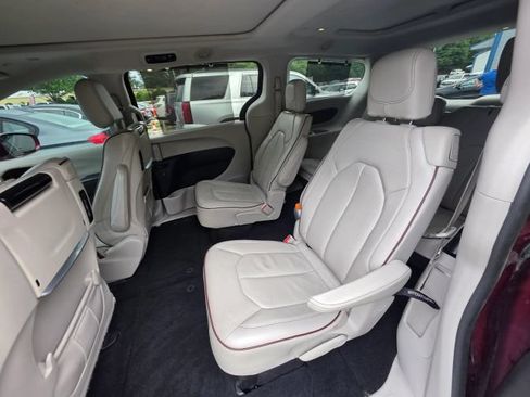 Used 2019 Chrysler Pacifica Limited w/ Advanced Safetytec Group FWD image 20