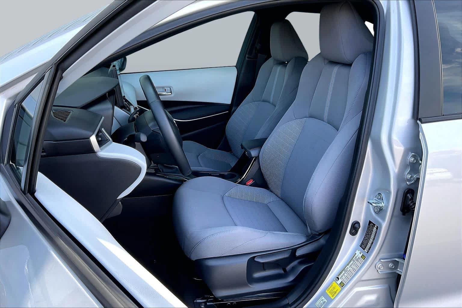 Used 2025 Toyota Corolla SE FWD image 8