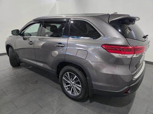 Used 2019 Toyota Highlander XLE image 3
