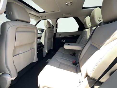 Used 2020 Land Rover Discovery SE AWD/4WD image 18