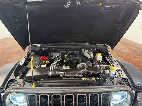 Used 2024 Jeep Gladiator Rubicon w/ Convenience Group AWD/4WD image 83