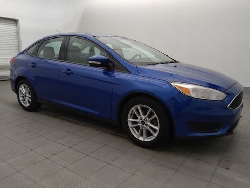 Used 2018 Ford Focus SE w/ Cold Weather Package FWD image 11