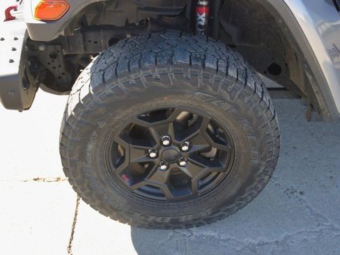 Used 2020 Jeep Gladiator Rubicon image 12