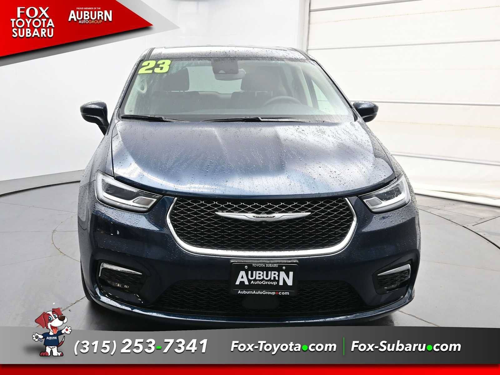 Used 2023 Chrysler Pacifica Touring-L AWD/4WD image 3