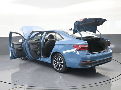 Used 2025 Volkswagen Jetta SE FWD image 72