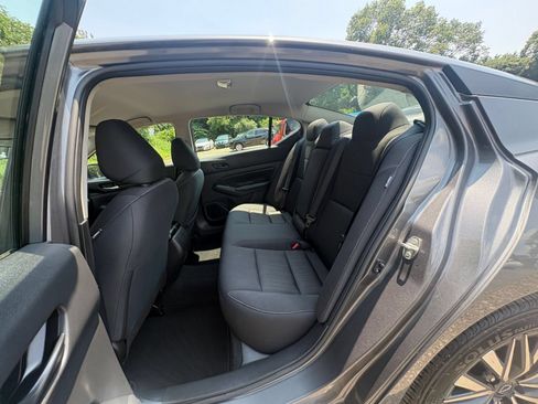 Used 2025 Nissan Altima 2.5 SV FWD image 23