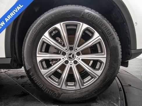 Used 2025 Mercedes-Benz GLC 300 4MATIC image 29