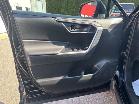 Used 2025 Toyota RAV4 XLE AWD/4WD image 16