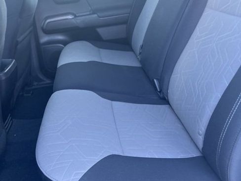 Used 2022 Toyota Tacoma TRD Off-Road image 12