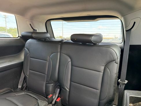 Used 2017 GMC Acadia SLT AWD/4WD image 12