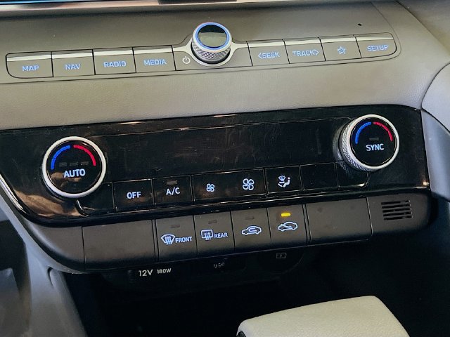 Used 2024 Hyundai Elantra SEL FWD image 16