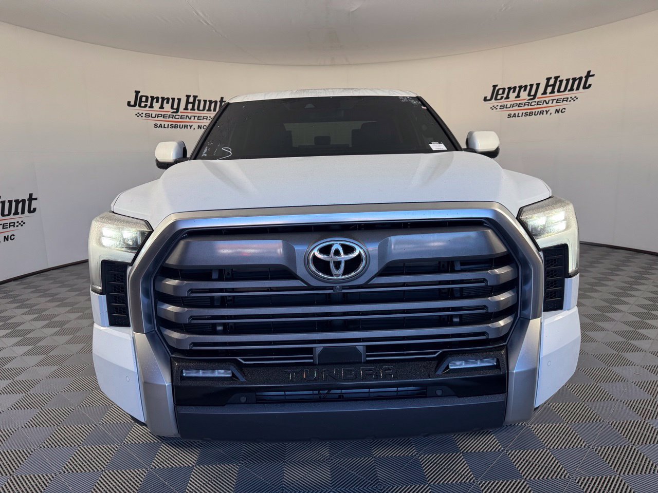 Used 2025 Toyota Tundra Limited AWD/4WD image 5