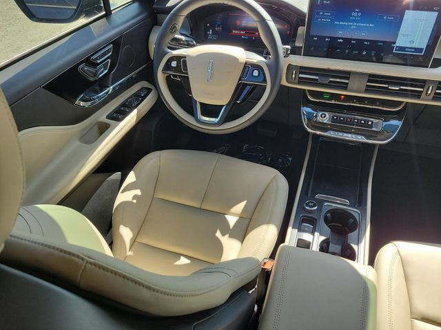 Used 2025 Lincoln Corsair FWD image 14