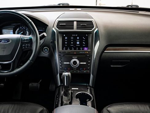 Used 2019 Ford Explorer Limited w/ Class III Trailer Tow Package image 28