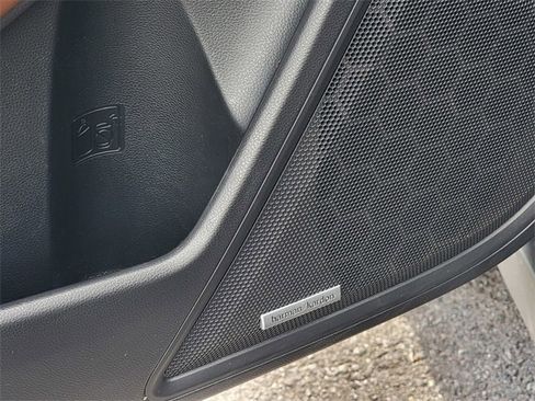 Used 2022 Subaru Outback Touring image 12