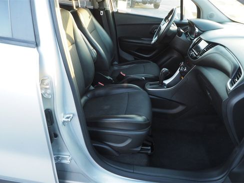 Used 2022 Chevrolet Trax LT w/ Driver Confidence Package image 19