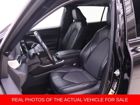 Used 2022 Toyota Highlander XSE FWD image 4