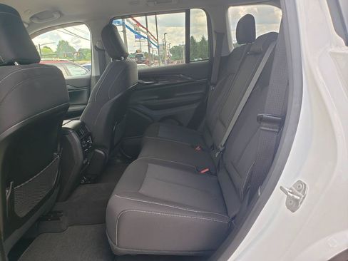Certified 2023 Jeep Grand Cherokee Laredo w/ Luxury Tech Group I AWD/4WD image 11