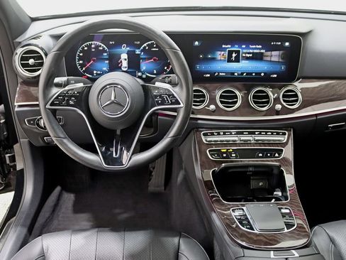 Used 2023 Mercedes-Benz E 350 4MATIC Sedan image 13