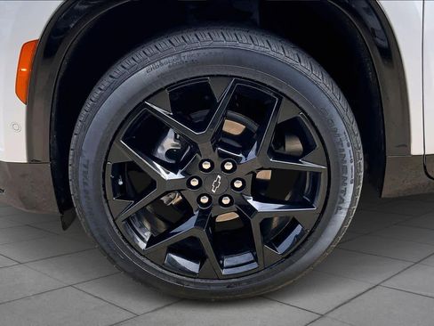 Used 2024 Chevrolet Traverse RS image 11