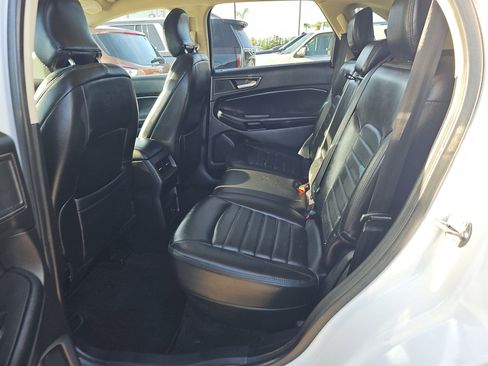 Used 2017 Ford Edge SE FWD image 14