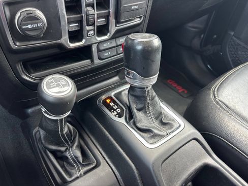 Used 2023 Jeep Wrangler Unlimited Sahara AWD/4WD image 25