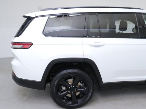 Used 2021 Jeep Grand Cherokee L Laredo image 9