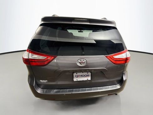 Used 2015 Toyota Sienna XLE Premium FWD image 6