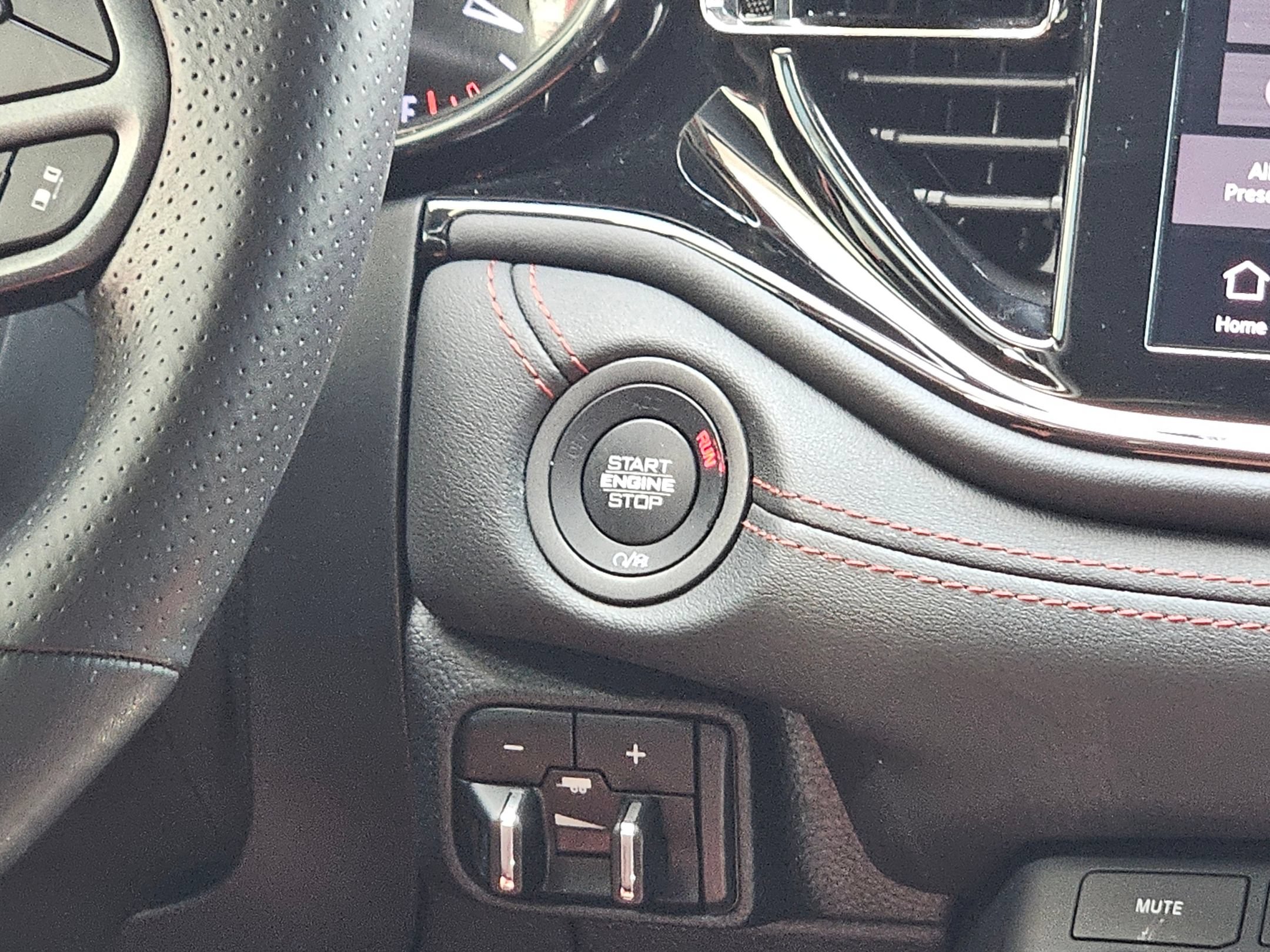 Used 2024 Dodge Durango GT AWD/4WD image 14