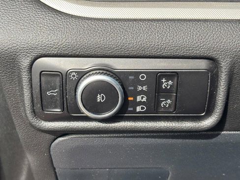 Used 2023 Ford Explorer XLT w/ Equipment Group 202A image 19