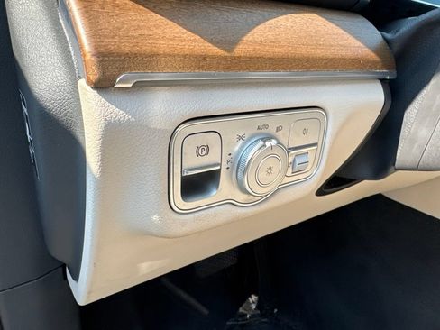 Used 2020 Mercedes-Benz GLS 450 4MATIC image 40