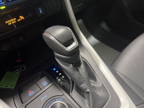 Used 2022 Toyota RAV4 XLE Premium image 24