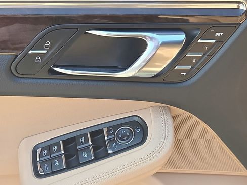 Certified 2026 Porsche Macan AWD/4WD image 7