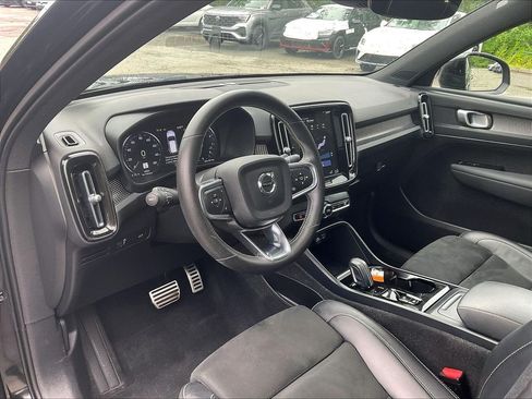 Used 2021 Volvo XC40 T5 R-Design w/ Climate Package AWD/4WD image 8