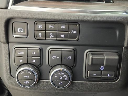 New 2025 Chevrolet Suburban Z71 w/ Z71 Off-Road Package image 13