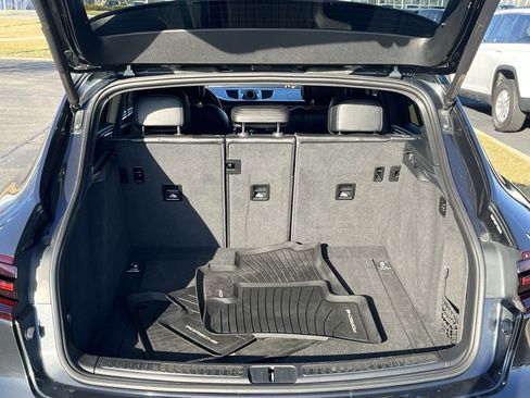 Used 2017 Porsche Macan GTS w/ Premium Package Plus image 9