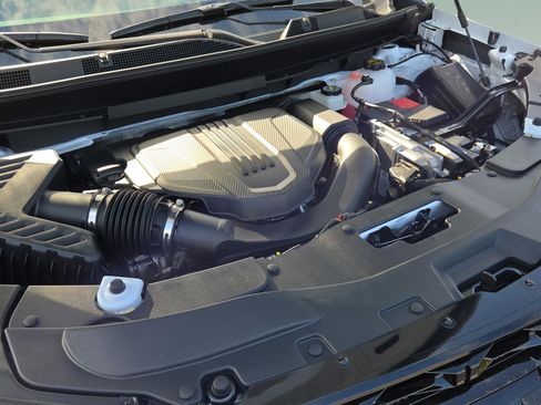 New 2026 Chevrolet Traverse RS w/ LPO, Floor Liner Package FWD image 18