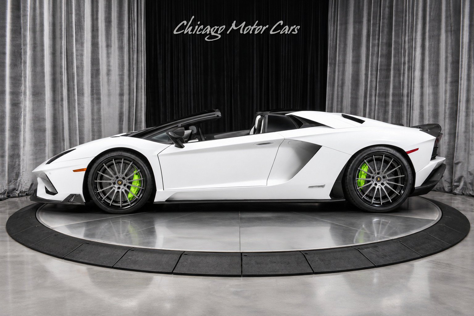 Used 2019 Lamborghini Aventador S AWD/4WD image 3
