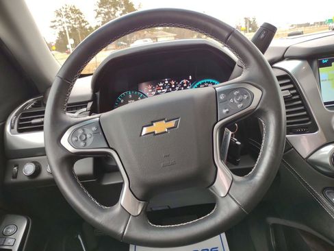 Used 2017 Chevrolet Suburban LT image 14
