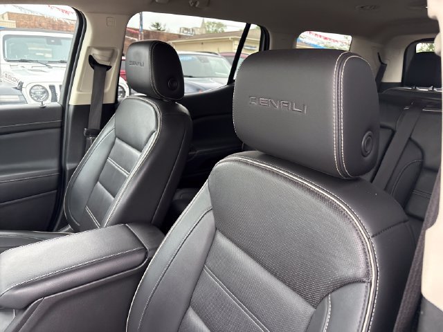 Used 2023 GMC Acadia Denali AWD/4WD image 9