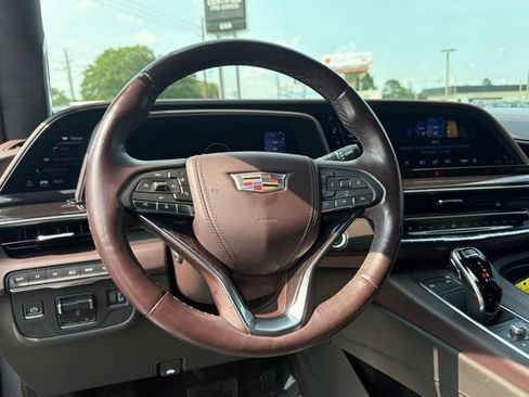 Used 2022 Cadillac Escalade Premium Luxury Platinum AWD/4WD image 17