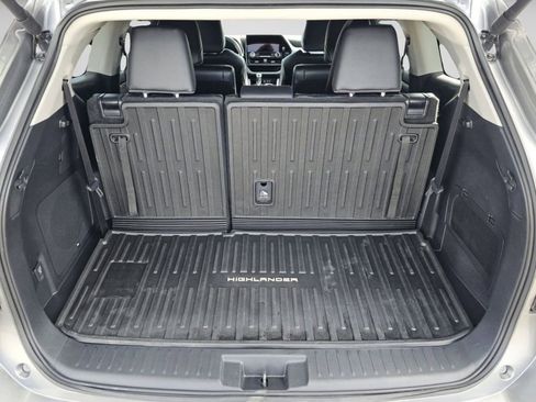 Used 2025 Toyota Highlander Limited AWD/4WD image 26
