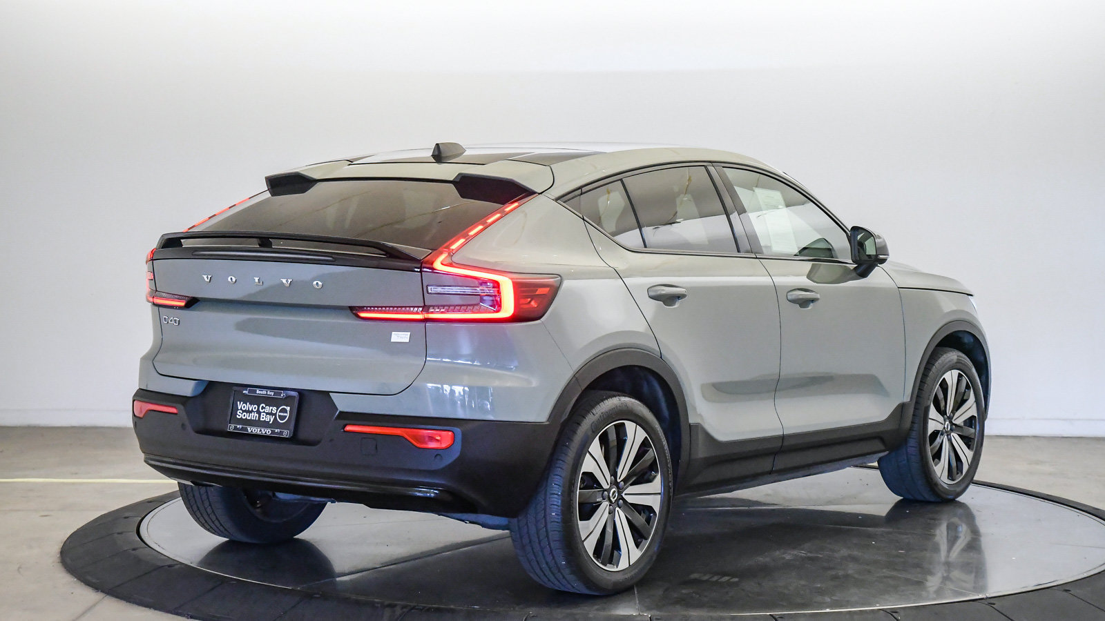Certified 2023 Volvo C40 P8 Recharge Plus AWD/4WD image 5