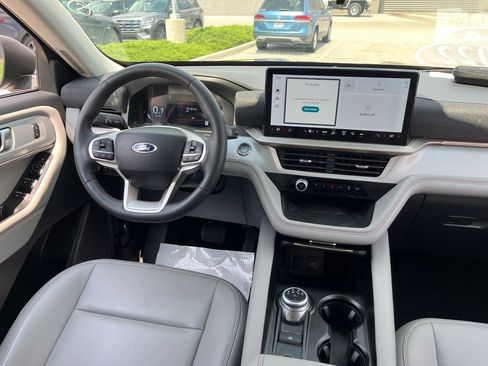 Used 2025 Ford Explorer Active w/ Active Comfort Package image 14