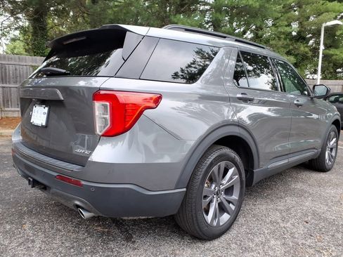 Used 2023 Ford Explorer XLT w/ Equipment Group 202A AWD/4WD image 2