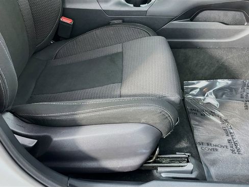 Used 2022 Subaru Outback Premium image 32