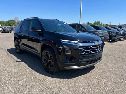 Used 2025 Chevrolet Equinox LT w/ Convenience Package II FWD image 3