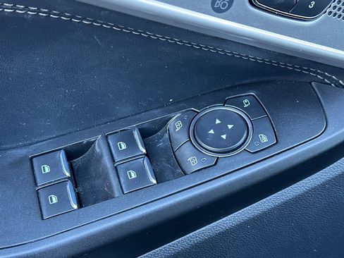 Used 2020 Ford Explorer Limited image 12